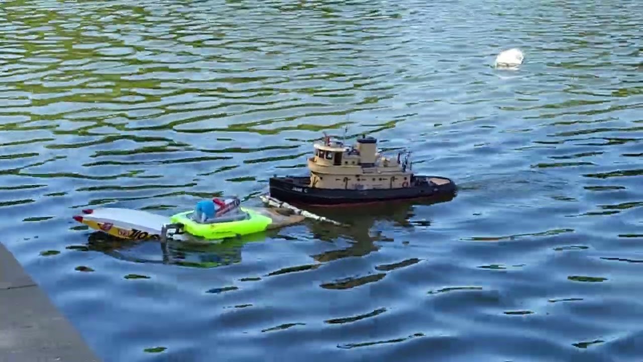 Recsue RC boat stuck on Lucas than saved by Richie Tug.