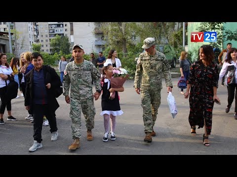 მშვიდობისმყოფელების შვილები პირველ კლასში მამის მეგობრებმა მიიყვანეს