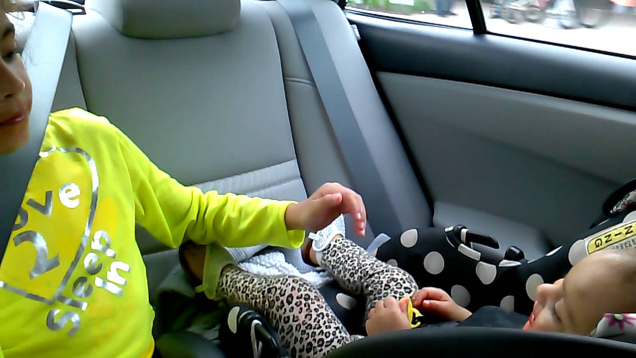 VB2016 Larissa and Alexa in car