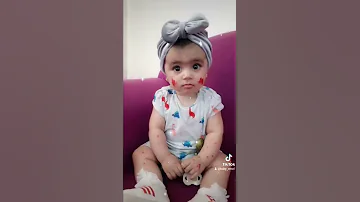 حطيت انا من المناكير على خدي شوي كتير Baby امل 