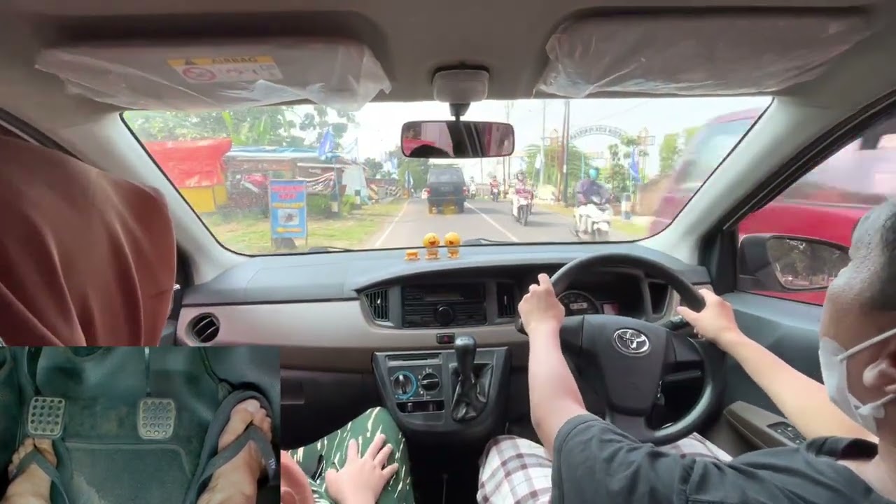 POV Drive Calya Putar Balik di Jalan Ramai
