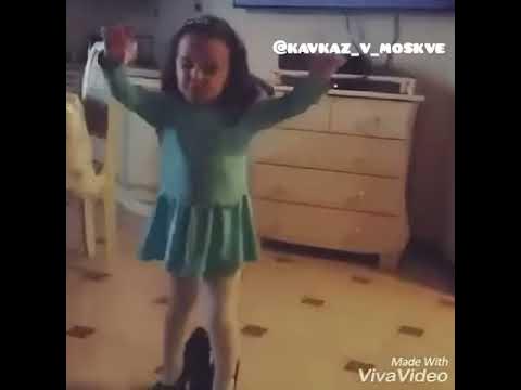 Девочка танцует - YouTube