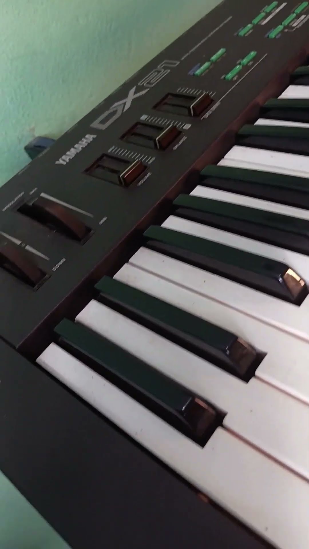 YAMAHA Dx21 - YouTube