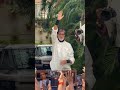 Jalsa ke bahar fans par pyar barsate dikhe Amitabh Bachchan, elegant white look ne jeeta dil