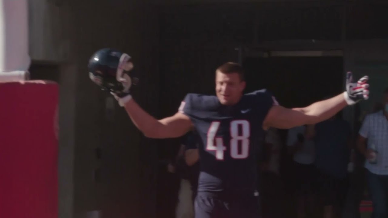 NFL star Rob Gronkowski catches ball from helicopter to set new world record