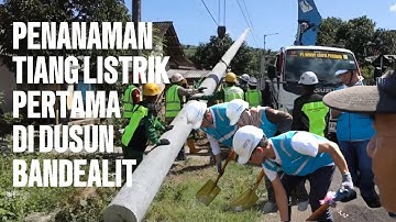 PENANAMAN TIANG LISTRIK PERTAMA DI DUSUN BANDEALIT