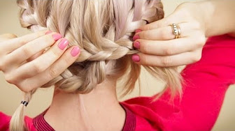 Две французские косички. Прическа две косички по бокам. Как заплести 2 косички по бокам самой. Плетение косы самой себе. Косички по бокам самой себе.