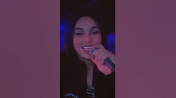 بنت جزائريه تغني بصوت رائع 