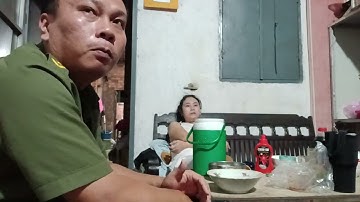 Cả ngày đi làm, tối hai đứa mới ngồi ăn cơm chung