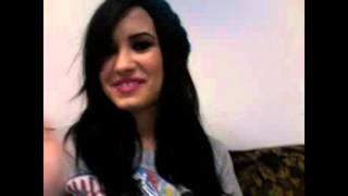 Demi Lovato: HI FATTY!