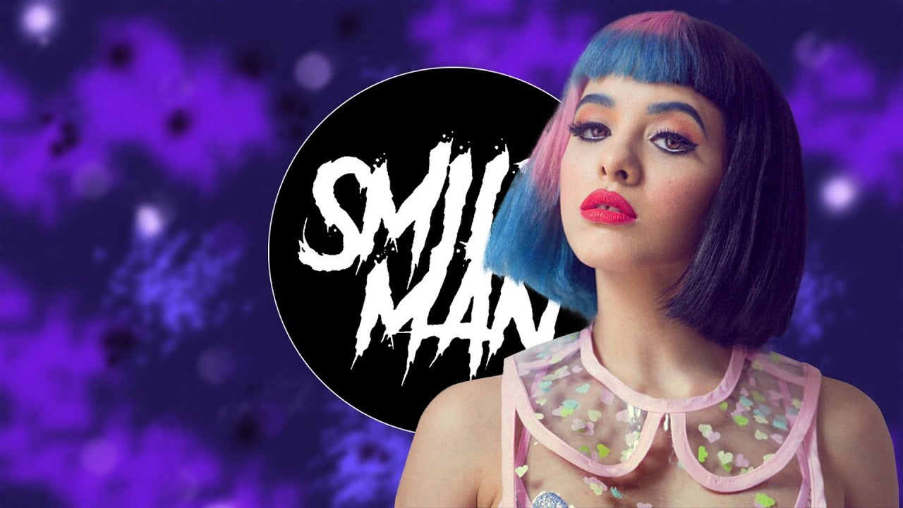 Tag you're it melanie. Бассейн мелани мартинес. Re it shows. Мелани наклейка. Мелани мартинес доллхаус.