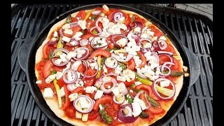 Spargelpizza vom Grillstein
