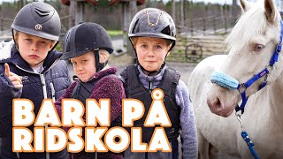 BARN PÅ RIDSKOLA