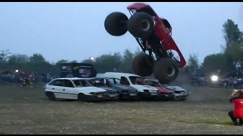 Lil Devil: Monster truck jumping