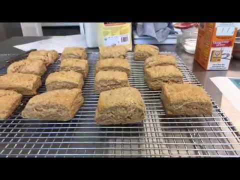 فيديو: اخبز بسكويت الحبوب الكاملة مع التوت