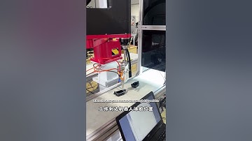 Robot follows the conveyor line to dynamically gluing the workpiece #borunte #robot #gluing