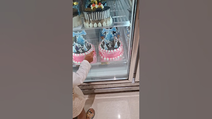 una pilih kue ulang tahun frozen