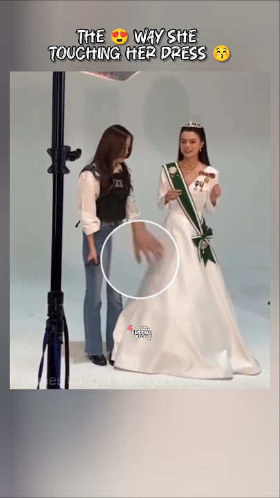 The Way 😍 FREEN 🫣 Touches BECKY'S Dress ❤️‍🔥Awwu😚#freensarocha #beckyarmstrong #freenbeck