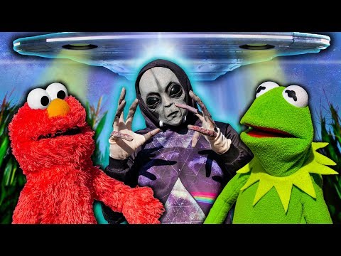 kermit-the-frog-and-elmo-have-proof-aliens-are-real!