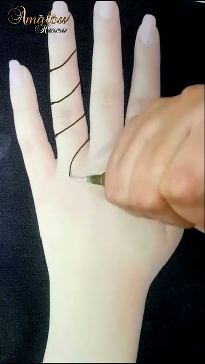 رشمة خفيفة على الاصبح غاية في الروعة 🤩نقش حناء سهل🤩  unique mehndi henna art