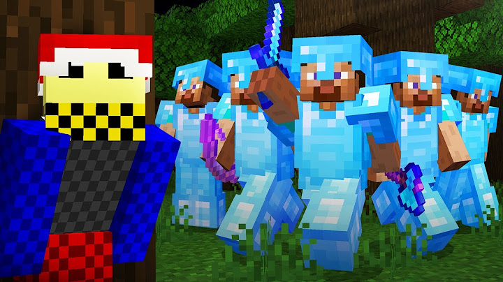 Minecraft Hunger Games, But I’m Being Hunted!