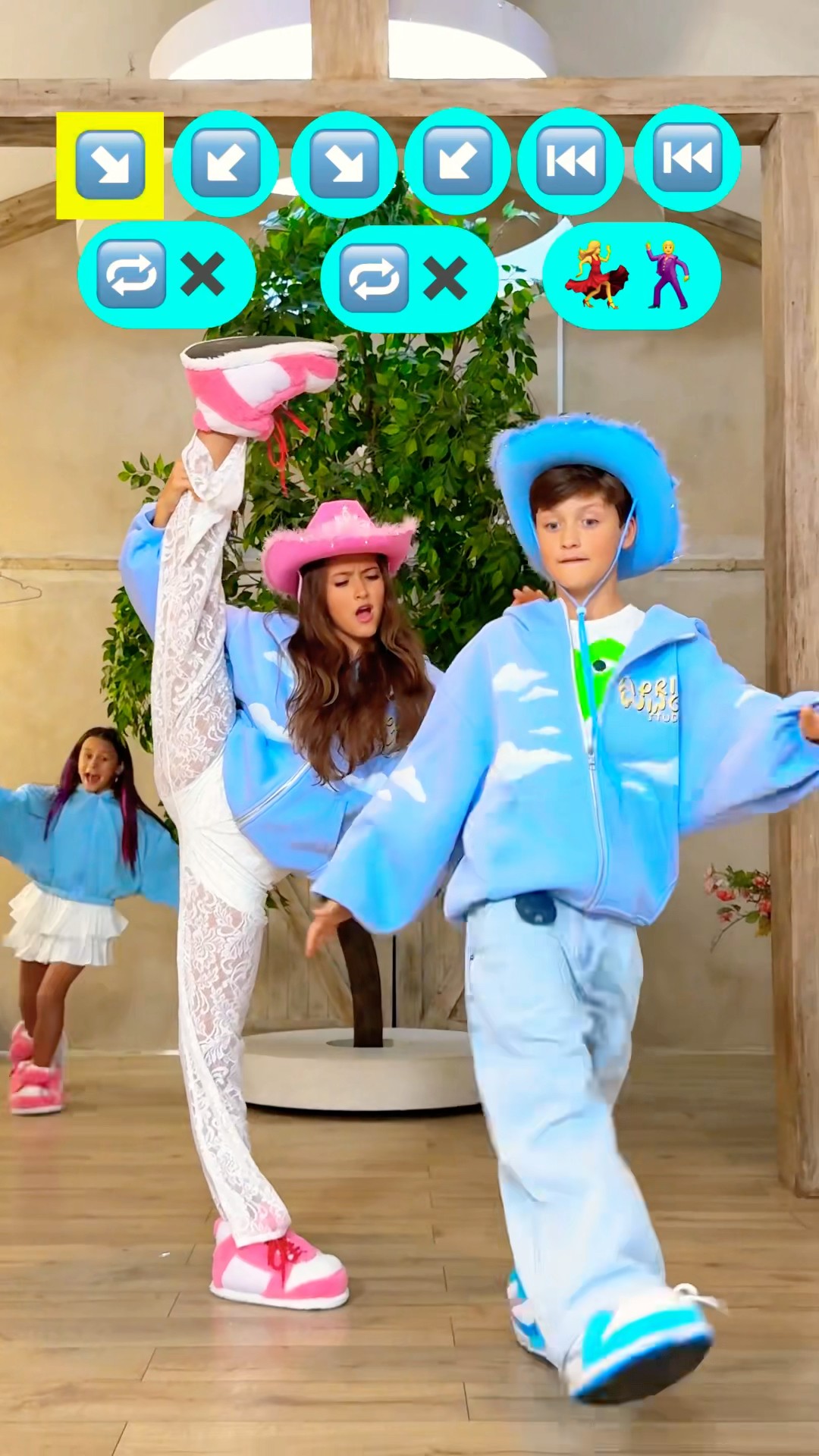 Learn this dance with us ??? @_miss_tais_ @markchirkin