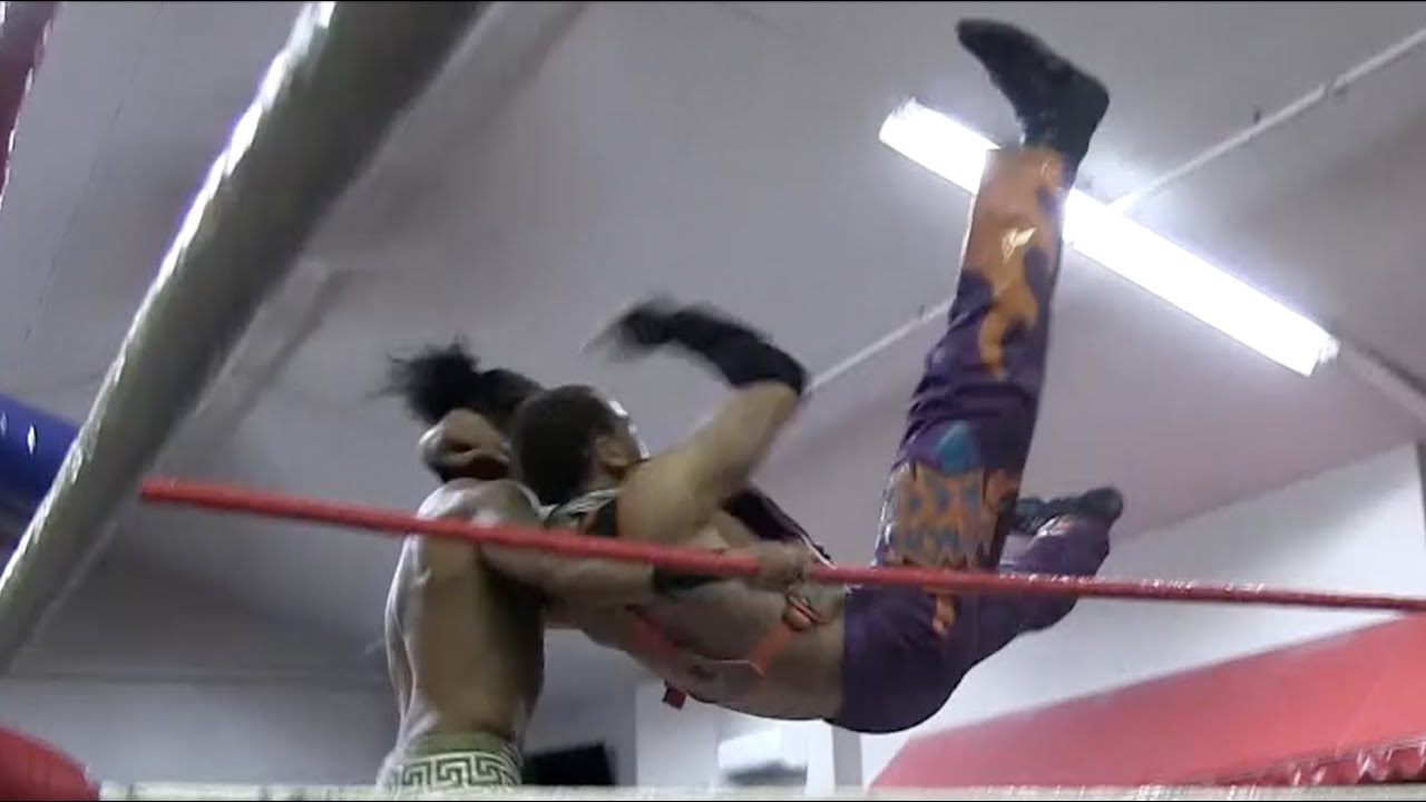 Flying Cutter On The Floor! Myron Reed vs. Christian Casanova
