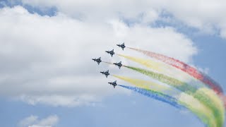 chinese j-10 fighters wows the singapore airshow