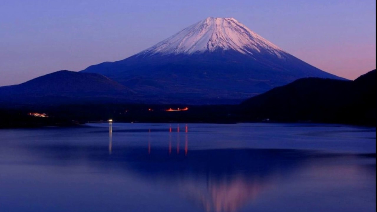 Фудзияма нагаева. Вулкан Фудзияма в Японии. Озеро Мотосу гора Фудзияма Япония. Фудзияма извержение. Японский вулкан Фудзияма картина.