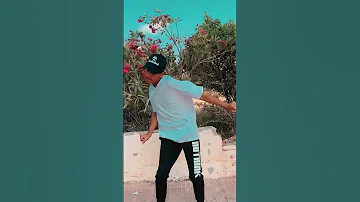 هلعب معاك جوله و عينى مغمضه 