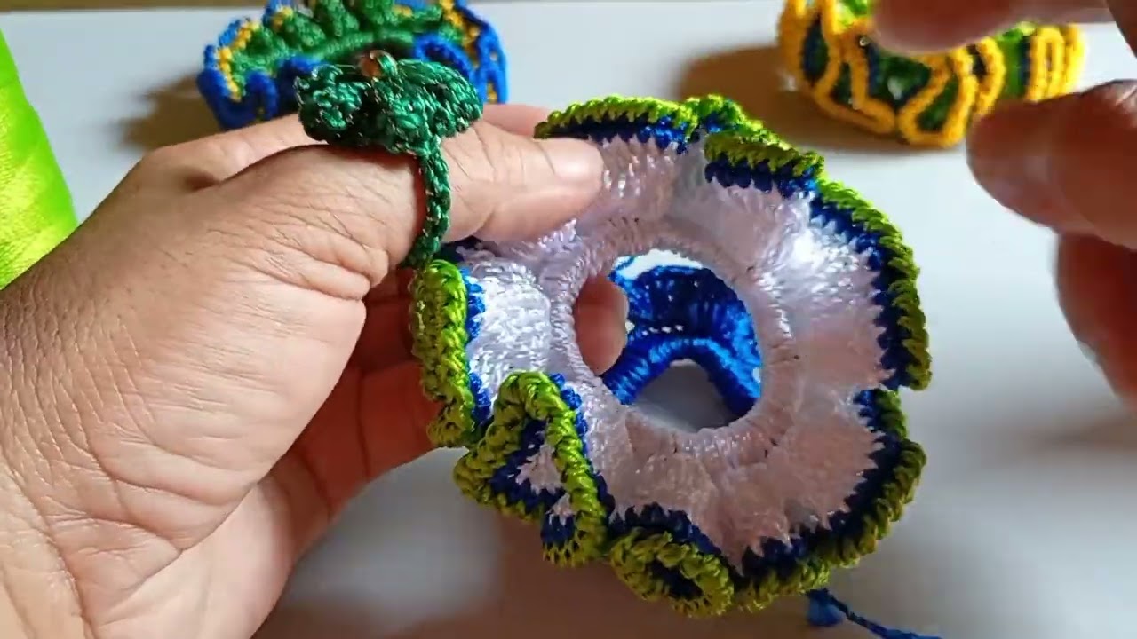Meu primeiro vídeo aqui ensinando essa Xuxinha em crochê com as cores da copa. Espero que gostem. 