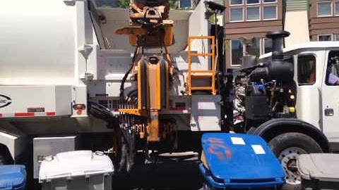 Labrie Automizer picking up carts....