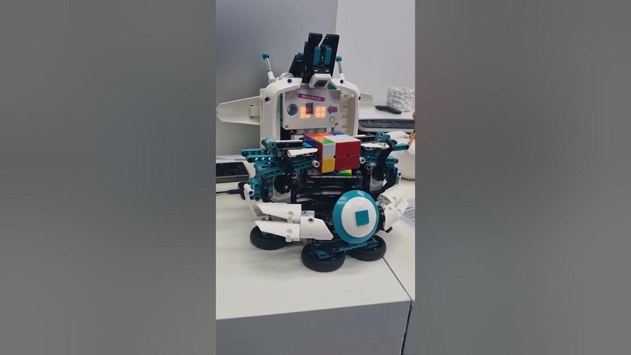 Умный робот! Собирает кубик рубик. Калининград - YouTube