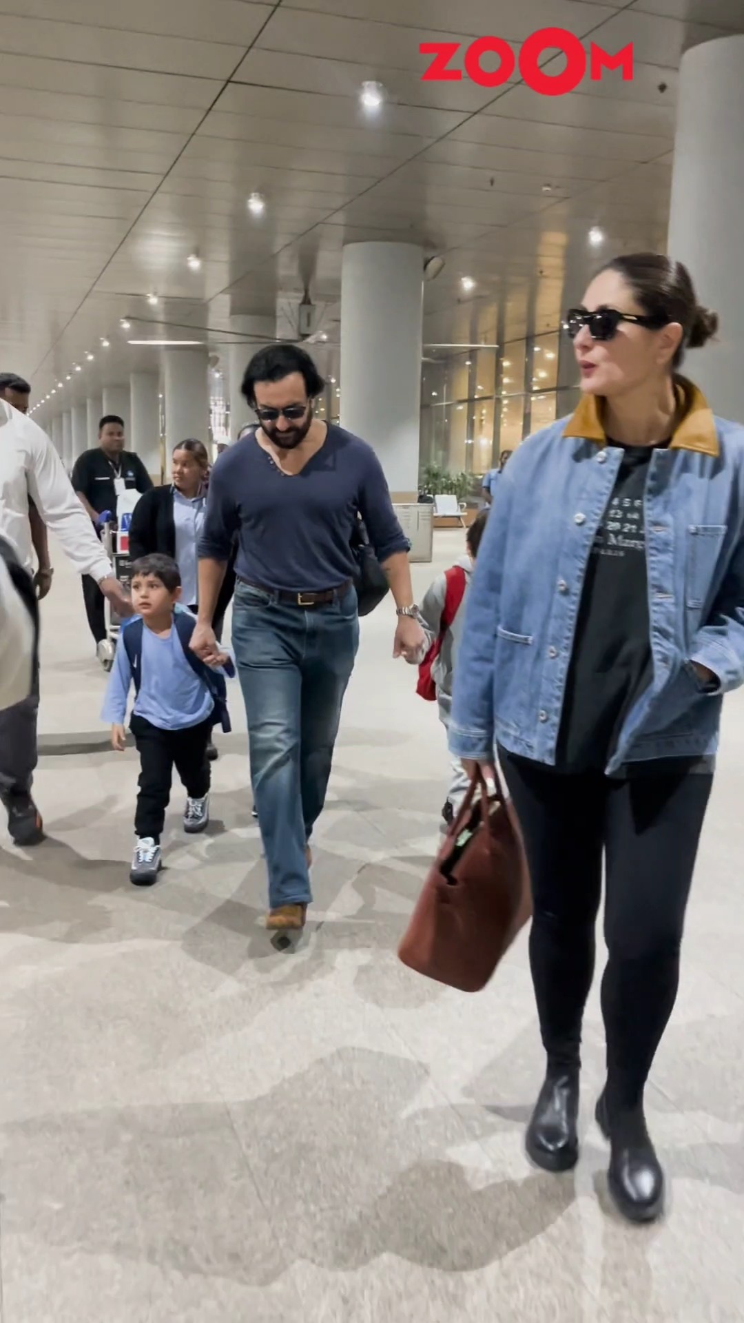 Saif Ali Khan spotted HOLDING Taimur and Jeh post family vacation with Kareena ?❤️ #kareena #saif
