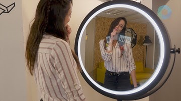 Beauty Mirror Booth: 