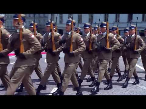 26 მაისი | ქალაქის ცენტრალური ქუჩა გვიანი შუადღის ობიექტივში