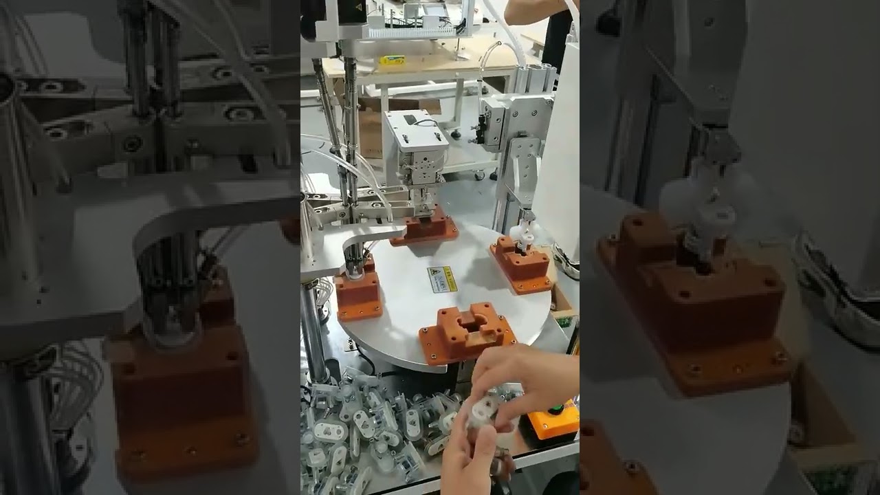 Multi axis automatic screw locking machine