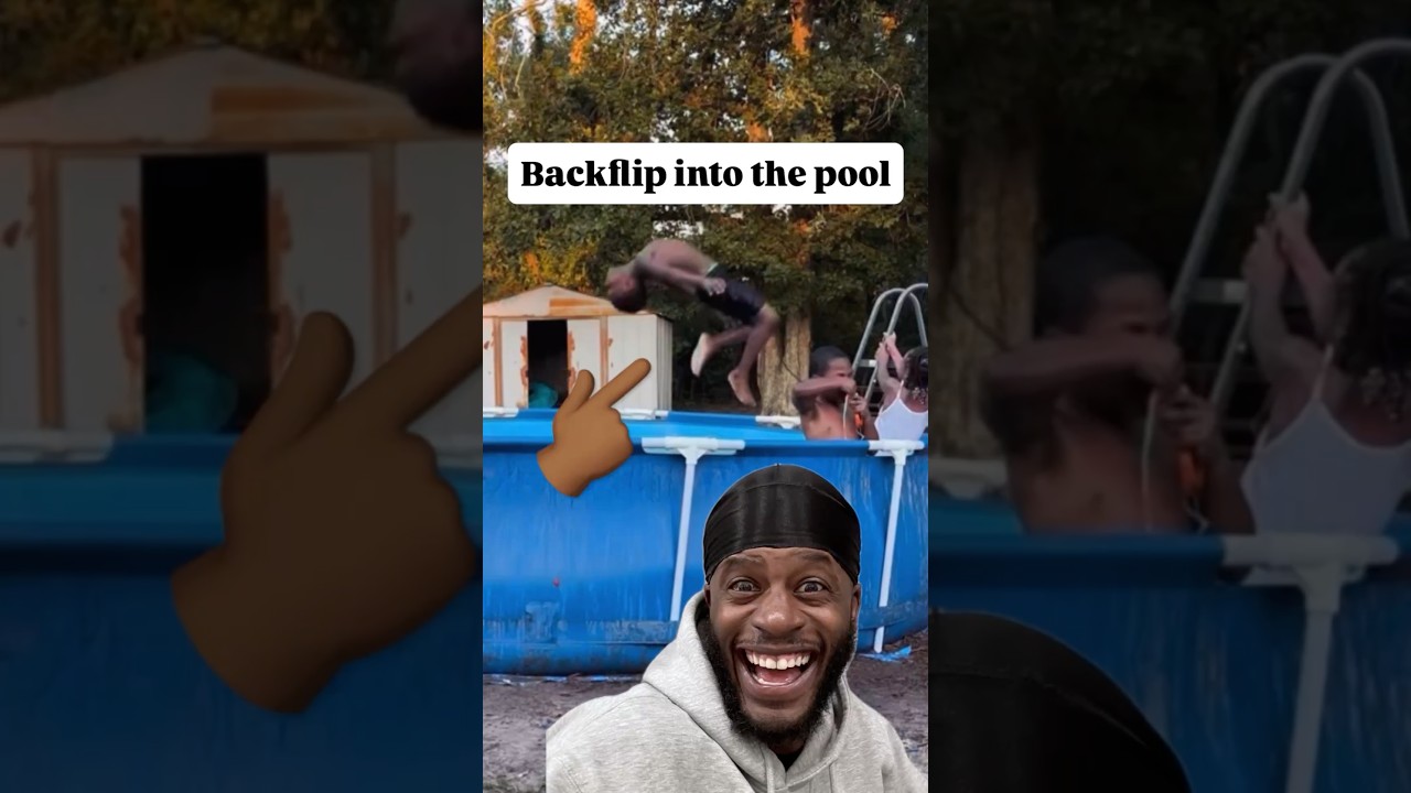 Ребенок показывает новый трюк с прыжком в воду 😂 🏊🏾‍♂️ 