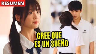ELLA viaja al pasado y BESA A SU CRUSH creyendo que es un SUENO