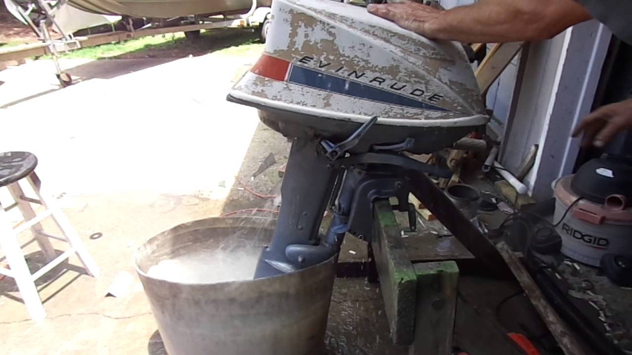 1968 Evinrude 18 HP running in bucket. - YouTube
