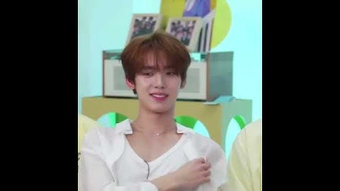 yujin covering his exposed shoulder then there's hao exposing it  #zerobaseone #hanyujin