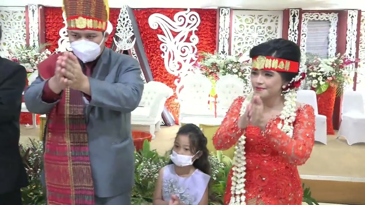 PESTA ADAT BATAK (SULANG SULANG PAHOMPU) - FANDY SITOMPUL & CAROLINA Br SINAGA (PART 1)