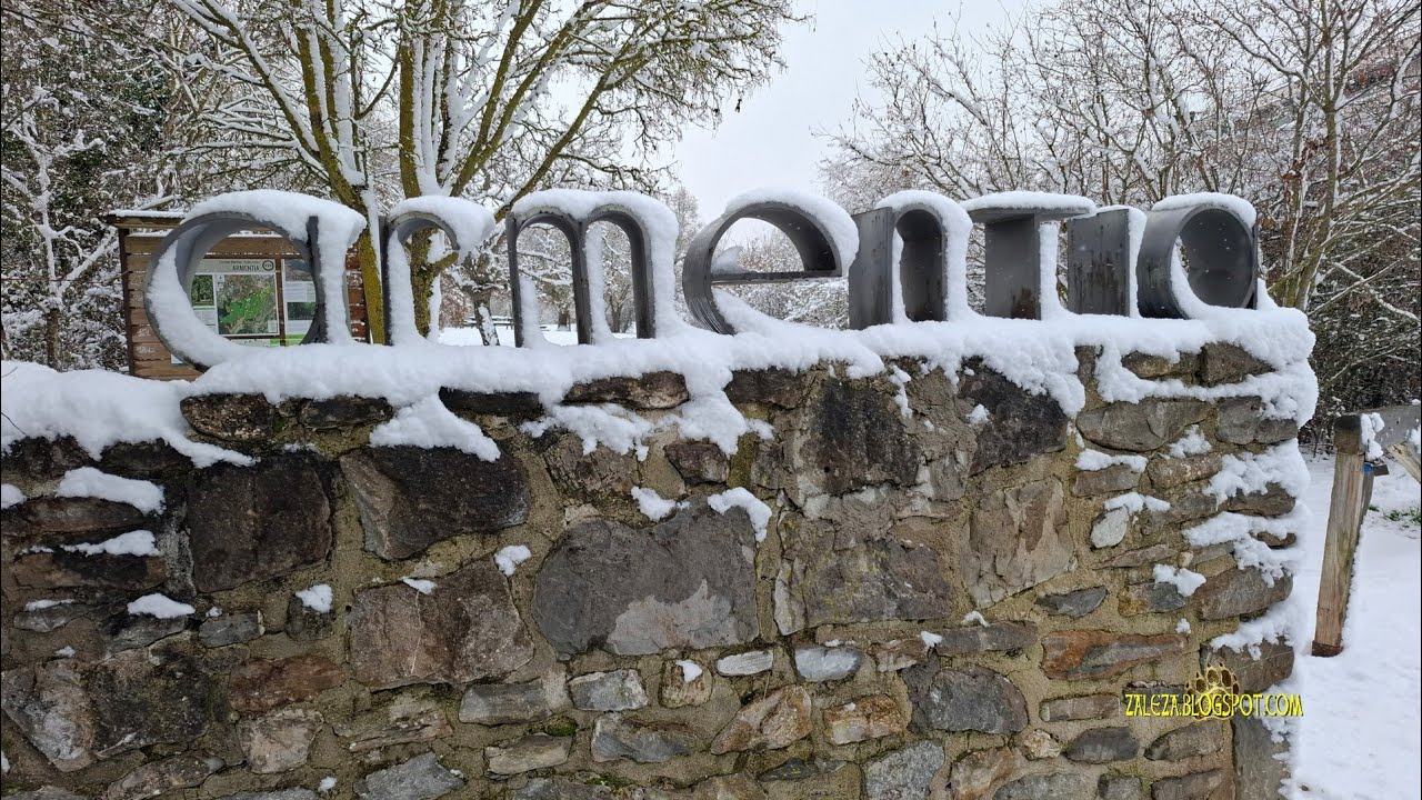 Caminando en la nieve por el Parque de Armentia (Vitoria-Gasteiz)