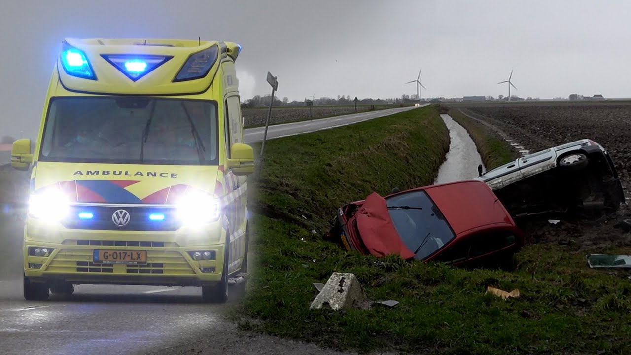  Zwaar gewonde Na Botsing Beide Auto s Belanden In Sloot Nieuweweg 