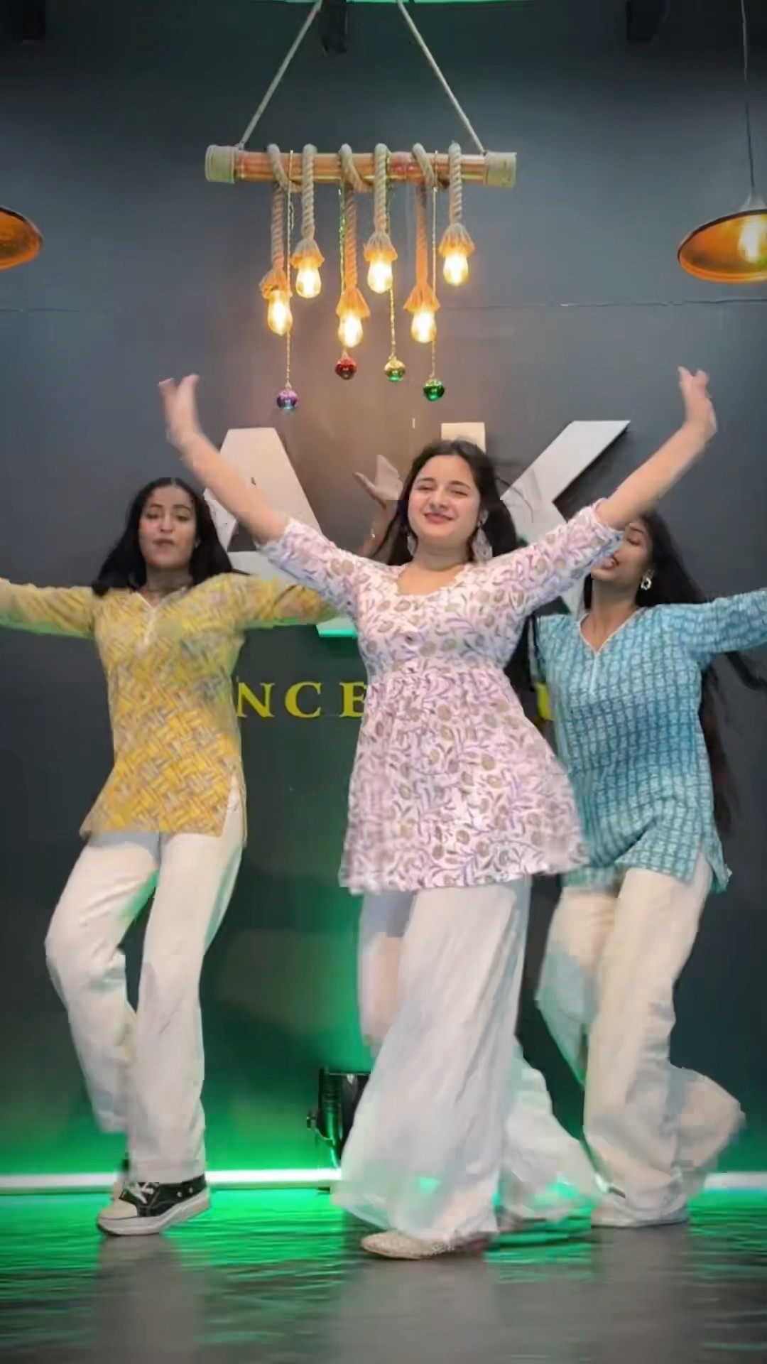 90s song❤️ #dance #90s #song #youtube #ytshorts #trending #viralvideo #upneetkaur