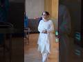 Shahrukh Khan along with his wife Gauri Khan and daughter Suhana pay tribute to Asha Bhosle #shorts