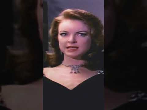 مارسيا كروس هي مصاصة دماء جائعة