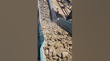 Powerscreen 🚂 processing granite  #screener #crusher #crushingandscreening #materialprocessing