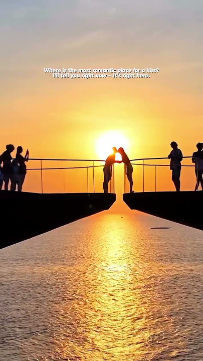 π A romantic kiss, a golden moment, and the perfect place β what could be better, right? π
Kiss