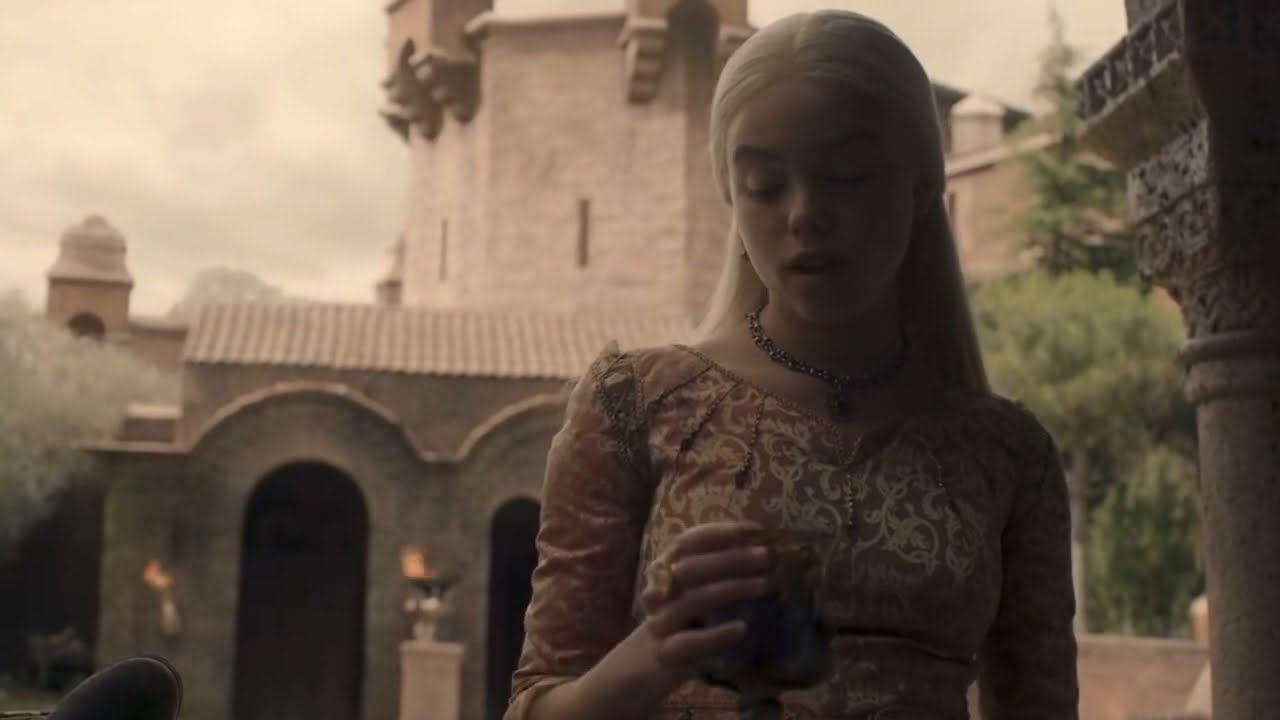 Rhaenyra And Daemon Talk In Valyrian 1x04 YouTube Rhaenyra and daemon talk in valyrian 1x04 youtube